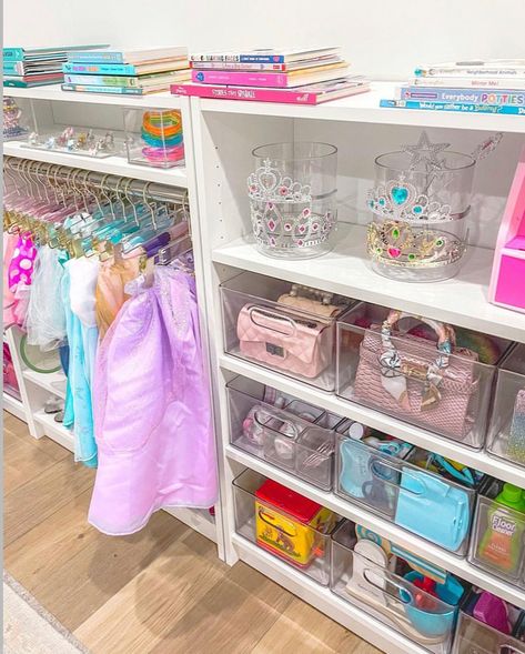 Kids Craft Storage, Barbie Storage, Toy Room Organization, Toy Storage Ideas, Diy Toy Storage, Toy Storage Solutions, Girls Playroom, Kids Toy Organization, Toddler Playroom