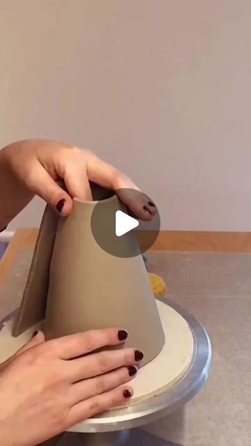 Discover a world of ceramics! on Instagram: "How to make ceramic jug by @jeje.things  Check out our link in bio for similar ceramic creations, and remember to follow @craftyclayworks for more! 🤎 ✧˖°  ✦•𐃬 𐃰 𐃨 𐃢 𐃭•★•𐃭 𐃢 𐃨 𐃰 𐃬•✦  #potterylove #potteryart #wheelthrownpottery #midcenturyceramics #ceramicsclass #ceramicsculpture #studiopottery #australianceramics #ceramicsart #modernceramics #potterystudio #ceramicstudio #ceramicsdaily #handpaintedceramics #stonewareceramics #ceramicsculptures #handbuiltceramics #ceramicsofinstagram #potterybarn #creativeatheart #ceramicsstudio #handmadeceramics #potterywheel #instapottery #woodfiredceramics #ceramicsdesign #handmadepottery #contemporaryceramics #instaceramics #potterylife" Hand Built Pottery Sculptures, Clay Pitcher Ideas, Quick Ceramic Projects, Pottery Jugs Ideas, Hand Building Ceramics Ideas, Ceramic Teapots Handbuilt, Hand Built Pottery Ideas For Beginners, Handbuilt Pottery Ideas, Ceramic Jugs Pottery