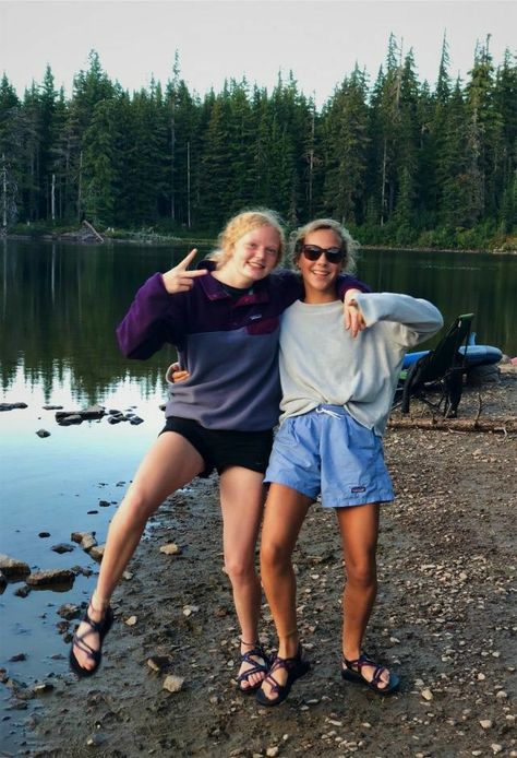 Camp Counselor Outfit, Granola Style, Hiking Fits, Granola Girl Aesthetic, Camping Aesthetic, Camp Counselor, Camping Outfits, Bff Pictures, Granola Girl