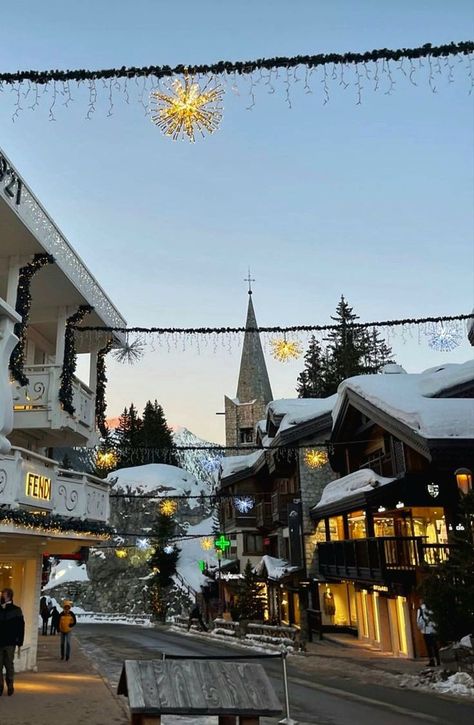 Ski Trip Aesthetic, France Winter, Chamonix Mont Blanc, Ski Holidays, St Moritz, Ski Season, Winter Photo, French Alps, Winter Scenery