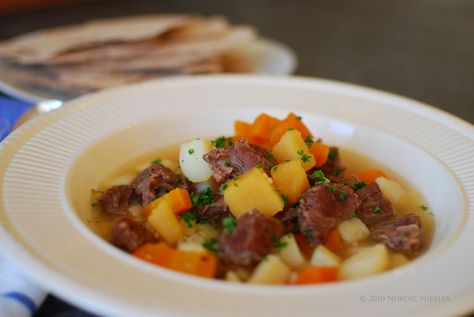 Nordic Nibbler: Lapskaus: a Hearty Norwegian Stew - Recipe Parsley Root, Norwegian Cuisine, Nordic Recipe, Norwegian Food, Scandinavian Food, Stew Recipe, Sweet And Sour Pork, Stew Recipes, Turkey Recipes