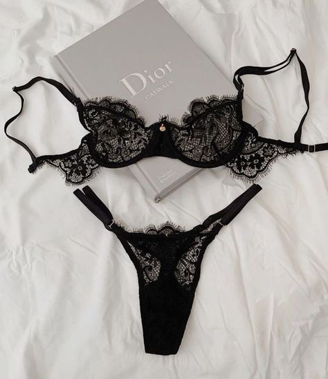 Intimo Victoria Secret, Lingerie Aesthetic, Elegantes Business Outfit, Lingerie Inspiration, Cute Lingerie, Lingerie Sets, Lingerie Outfits, Victoria Secrets, Belle Lingerie