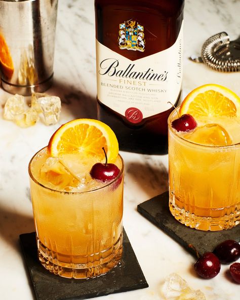 Cranberry Orange Whisky Sour Cocktail Recipe -  Ballantine's US Ballantines Whisky, Whisky Cocktail Recipes, Whisky Cocktail, Whisky Sour, Whisky Drinks, Whisky Cocktails, Cocktail Ideas, Sour Cocktail, Blended Scotch Whisky