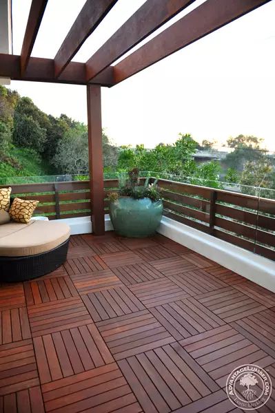 Modern Balcony Design, Terrace Tiles, Deck Flooring, Balcony Design Ideas, Modern Balcony, Wooden Deck, Terrace Decor, Rooftop Design, Flooring Design