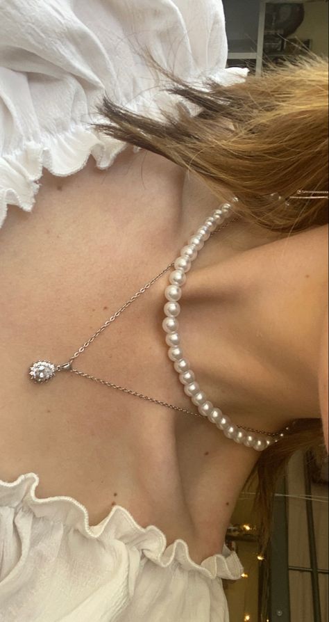 #layerednecklace #pearls #stringofpearls #pretty #collarbone #silverjewellery #silver Collarbone Aethstetic, Collarbone Reference, Pretty Collarbone, Collarbone Necklace, Neck Bones, Goals Inspiration, Hey Man, Collar Bone, String Of Pearls