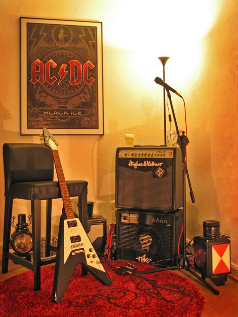 Rock 'n' roll train! Rock N Roll Room, Rock And Roll Room, Guitarist Art, Room Idea, Rock Roll, Rock N, Guitarist, Room Inspo, Rock N Roll