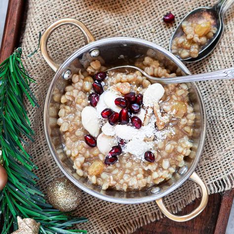 Burbara (Wheat Berry) is a vegan sweet porridge made of cooked wheat berries then sweetened with sugar and flavored with spices. Wheat Berry Porridge, Wheat Berries Breakfast, Sweet Porridge, Berry Pudding, Wheat Berry Recipes, Barley Seeds, Rye Berries, St Barbara, Wheat Berry