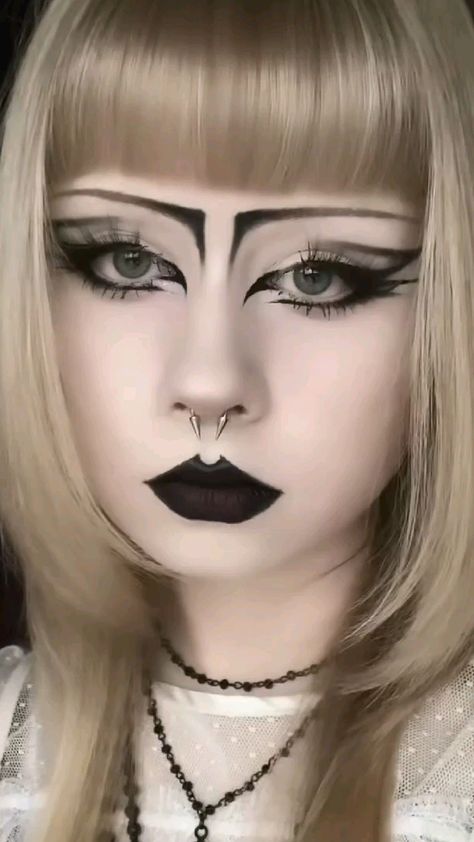 goth gothic alt alternative makeup look inspo eyeliner black lipstick Trad Goth Makeup Ideas, Pink Trad Goth, Makeup With Black Lipstick, Eye Makeup Goth, Trad Goth Eye Makeup, Gothic Eyeliner Ideas, Black Lipstick Looks, Casual Goth Makeup, Gothic Makeup Ideas