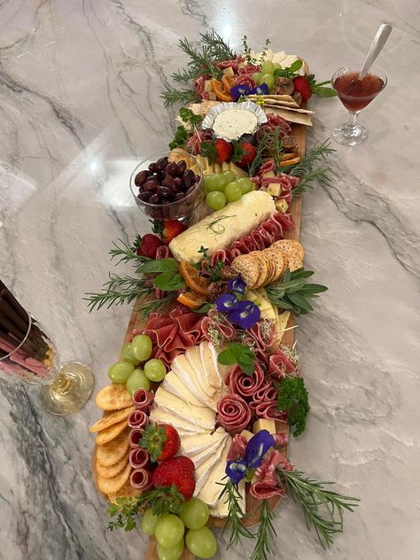 Elegant Fall Charcuterie Board, Long Rectangle Charcuterie Board Ideas, Extra Long Charcuterie Board, Charcuterie Board Oval, Casino Charcuterie Board, Luxury Charcuterie Board, Bridgerton Charcuterie Board, Long Charcuterie Board Ideas, Asian Charcuterie Board