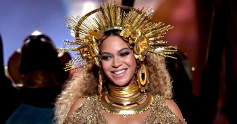 The organizers of Coachella better hope Beyoncé isn’t entirely irreplaceable: The superstar has dropped out of the festival’s 2017 lineup on advice from her doctors, Coachella announced… Beyonce Twin, Grammys 2017, Beyonce Performance, Grammy Outfits, Beyonce Lyrics, Beyonce Instagram, Tina Knowles, Blue Ivy Carter, Acceptance Speech