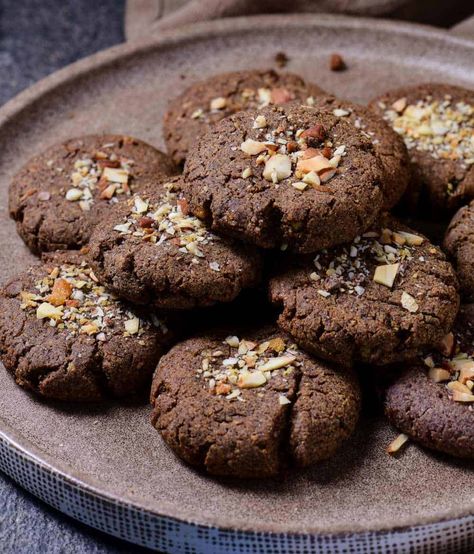 Ragi Cookies, Eggless Cookies, Millet Recipes, Savoury Biscuits, Healthy Cake Recipes, No Flour Cookies, Biscuits Easy, Chocolate Cookie Recipes, Healthy Cake