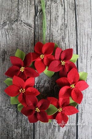 Add some holiday cheer to your dining room table with the Felt Poinsettia Christmas Wreath! The easy Christmas craft won't take long to make and can be reused. Felt Poinsettia, Home Christmas Decorations, Easy Christmas Craft, Christmas Wreath Craft, Chirstmas Decor, Felt Flower Wreaths, Easy Holidays Crafts, Poinsettia Flowers, Felt Wreath