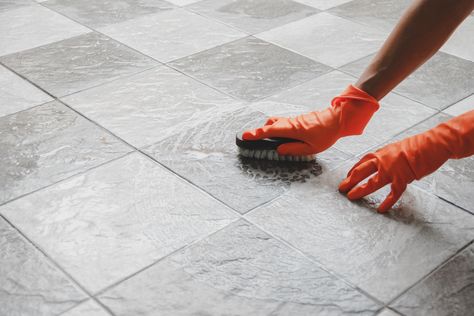 Remove Paint From Tile, Diy Grout Cleaner, Cleaning Ceramic Tiles, Remove Paint, Clean Tile Grout, Cleaning Tile Floors, Construction Cleaning, Ceramic Floor Tiles, Clean Tile