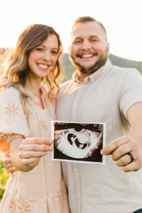 Twins Announcement Photoshoot, Twin Pregnancy Announcement Photoshoot, Twin Announcement Photoshoot, Pregnancy Announcement Poses Couple, Twins Maternity Photoshoot, Twin Pregnancy Photoshoot, Low Key Pregnancy Announcement, Pregnancy Announcement Couple Photos, Pregnancy Announcement Twins