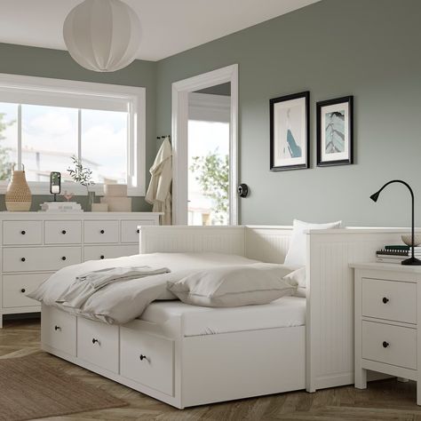 Cama Ikea Hemnes, Lit Banquette 2 Places, Ikea Hemnes Daybed, Hemnes Day Bed, Hemnes Bed, Day Bed Frame, Cama Ikea, Rum Inspo, Ikea Bedroom