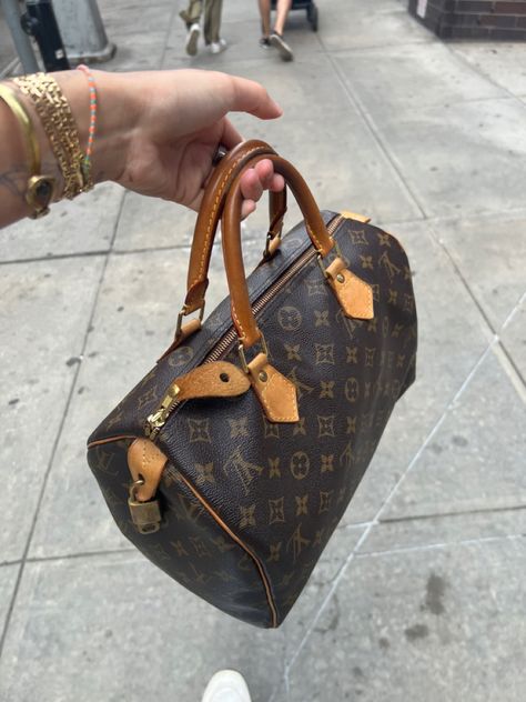 Handbag Louis Vuitton, Luis Vuitton Bag Outfit, Speedy 35 Outfit, Louis Vuitton Speedy 25 Outfits, Luis Vuitton Speedy, Louis Vuitton Bag Speedy, Jillian Core, Louis Vuitton Speedy Outfit, Louis Vuitton Bag Aesthetic