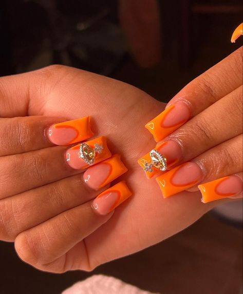 School Inspired Nails, Orange Nails Design Ideas, Graduation Nails Acrylic Short, Orange Nail Set, Nails Acrylic Orange, Short Nail Sets Acrylic, Orange Short Nails, Orange Prom Nails, Orange Nails Short