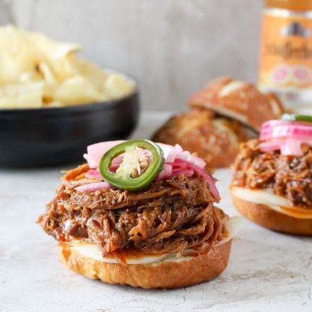 Bourbon Pulled Pork, Pork Sliders Recipes, Slider Recipe, Pulled Pork Sandwiches, Pretzel Rolls, Pulled Pork Sliders, Pulled Pork Leftovers, Sweet Pork, Maple Bourbon