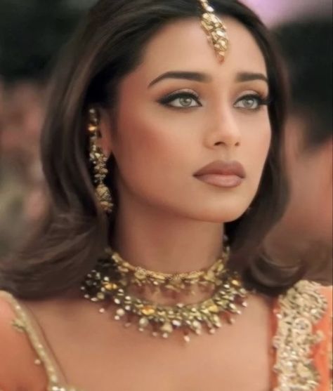 Rani Mukerji Makeup, Regal Makeup Look, 90s Indian Makeup, Bollywood Icons, Aishwarya Rai Devdas, 90s Bollywood Makeup, Indian Baddie Makeup, Makeup Looks Indian, Bollywood Makeup Looks