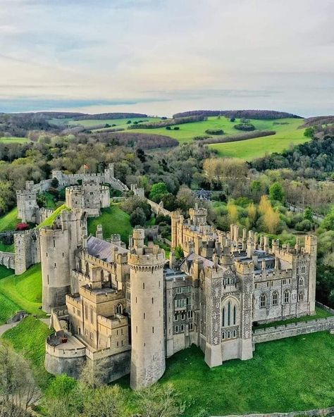 Castle England, Arundel Castle, Peles Castle, Castle Estate, English Castles, Medieval Fortress, Sussex England, Castle Aesthetic, European Castles