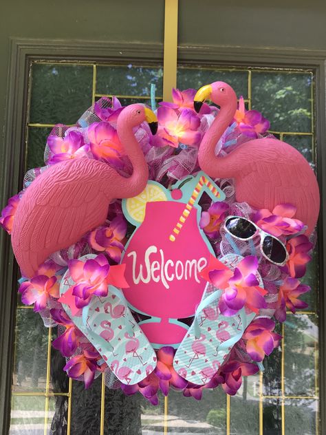 Flamingo Welcome Wreath, Flamingo Diy Decorations, Flip Flop Craft Ideas, Pink Flamingo Wreath Deco Mesh, Flamingo Pool Decor, Flip Flop Wreath Diy Dollar Tree, Flamingo Wreaths For Front Door, Flamingo Wreath Ideas, Pink Flamingo Wreath