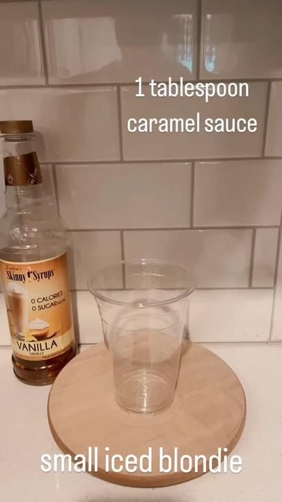 7 Brew Blondie Recipe Coffee, 7brew Blondie Coffee Recipe, 7 Brew Iced Blondie Recipe Coffee, 7brew Recipes, 7 Brew Coffee Recipes, Coffee Tiktok, Caramel Cold Brew, Diy Coffee Drinks, Caramel Drinks