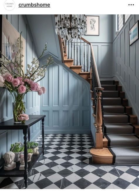 Stairway Design Ideas Entryway, Modern Victorian Staircase, Victorian Staircase Ideas, Victorian Foyer, Home Color Schemes, Home Modern Decor, Victorian Staircase, Home Lighting Ideas, How To Start Painting