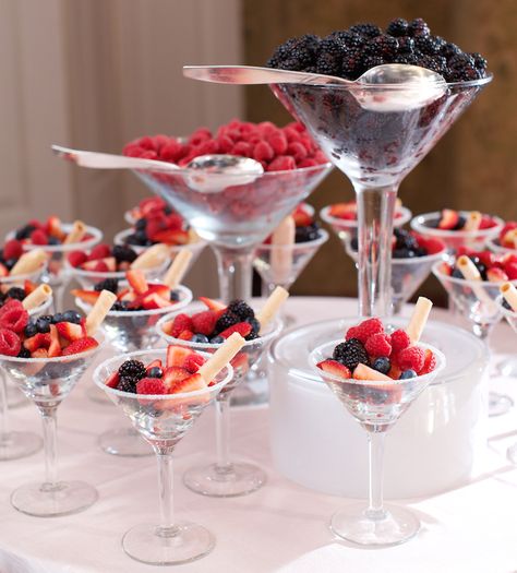 Fresh Berries Dessert, Berry Desserts, Dessert Table Backdrop, 90th Birthday Parties, Elegant Food, Pink Napkins, Dessert Photography, Berry Dessert, Wedding Inside