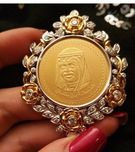 Gini Ginni Pendant Design, Ginni Pendant Design Diamond, Gold Coin Jewelry, Gold Coin Ring, Brides Mom, Pendant Designs, Diamond Pendants Designs, Diamond Pendants, Pendant Diamond