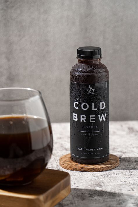 Cold Brew Packaging, Food Business Ideas, Coffee Shop Photography, Coffee Shot, Bottle Design Packaging, Coffee Business, Coffee Photos, Coffee Shop Design, Coffee Photography