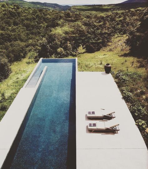 Moderne Pools, Villa Pool, Pool Landscape Design, Luxury Pools, Modern Pools, Casa Exterior, Dream Pools, Lap Pool, Beautiful Pools