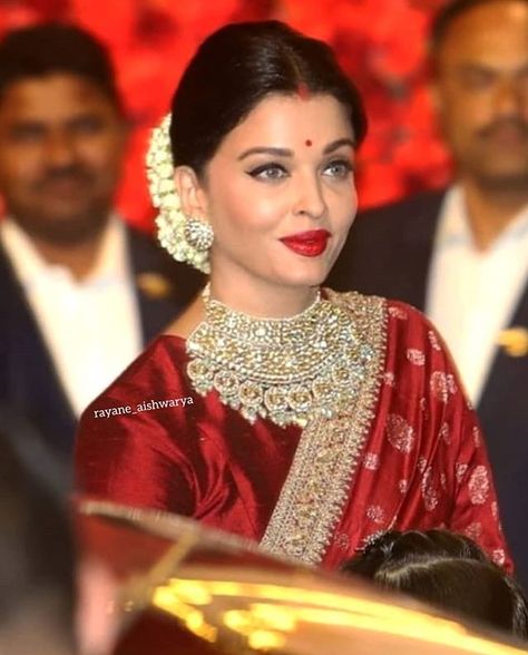 Aishwarya Bridal Look, Aishwarya Rai In Silk Saree, Aishwarya Rai Red Saree, Aishwarya Rai Bachchan In Devdas, भारतीय दुल्हन संबंधी, ऐश्वर्या राय, Bollywood Designer Sarees, Choker Bali Aishwarya Rai, Banarsi Saree