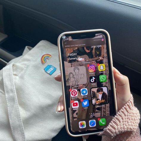 Phones Aesthetic, Layout Phone, Whats On My Iphone, Çukur Wallpaper, Botox Lips, Produk Apple, Iphone Home Screen Layout, Organization Apps, Iphone Obsession