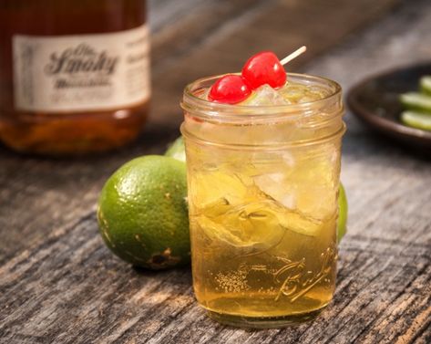 The Dolly Parton Cocktail - Ole Smoky Apple Pie Moonshine Summer Pitcher Drinks, Appalachian Recipes, Homemade Moonshine, Ole Smoky Moonshine, Moonshine Cocktails, Apple Pie Moonshine, Pitcher Drinks, Moonshine Recipes, Thanksgiving Cocktails