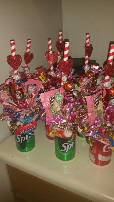 Soda Can Boquets Pop Can Candy Bouquet, Soda Can Bouquet, Soda Can Candy Bouquet, Valentines Day Candy Bouquet, Valentines Candy, Candy Arrangements, Candy Gift Baskets, Candy Birthday Cakes, Valentines Day Baskets