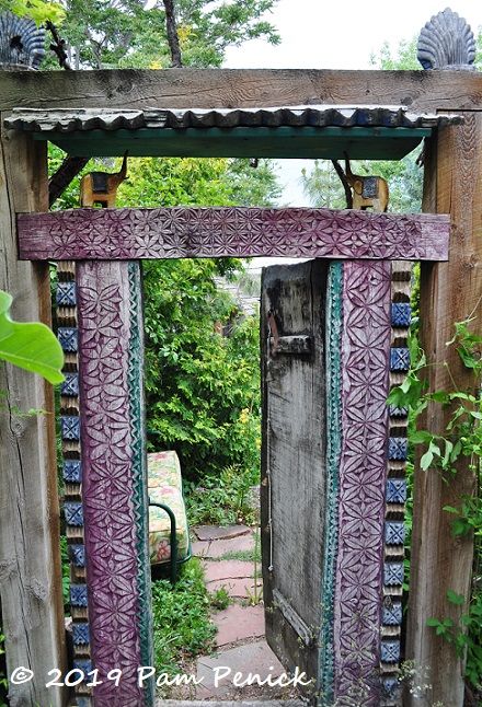 An exuberant, upcycled, scrap-art garden: Denver Garden Bloggers Fling - Digging Entrance Door Design Modern, Denver Garden, Potting Area, Modern Door Design, Japanese Garden Backyard, Party Corner, Upcycle Door, Install Door, Fence Yard