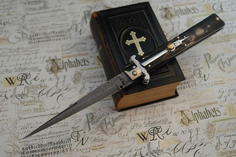 Vintage Switchblade, Italian Switchblade, Italian Knives, Stiletto Knife, Knife Aesthetic, Switchblade Knife, Pretty Knives, Automatic Knives, Cool Knives