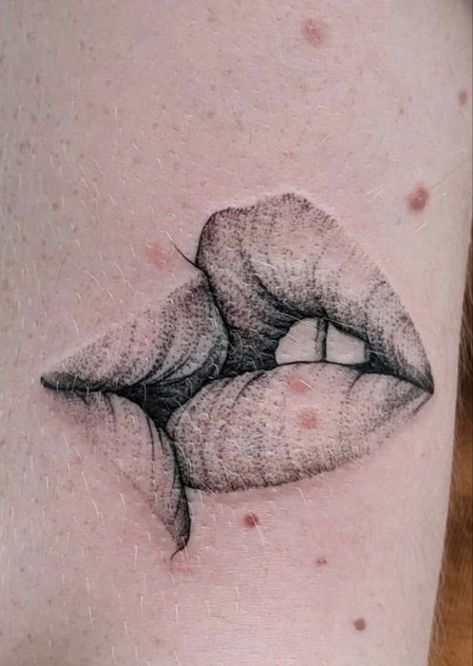 Two People Kissing Tattoo, Lips Tattoo Design, Lip Print Tattoos, Stitch Toothless, Lip Stencil, Negative Tattoo, Rip Tattoos For Mom, Jack Skellington Tattoo, Mouth Tattoo