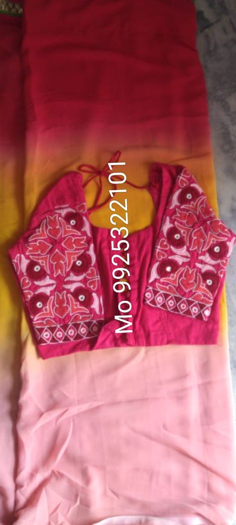 Bharat Blouse Design, Chaniya Choli 2023, Moti Work Blouse Designs, 6thi Decoration, Moti Work Blouse, Sadu Bharat, Navratri Blouse, Work Blouse Designs, Sleeveless Blouse Saree