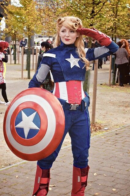 Captain America Cosplay Captain America Outfit, Girl Captain, Captain America Suit, Thor Cosplay, Captain America Cosplay, Avengers Costumes, Loki Cosplay, Captain America Costume, Spiderman Cosplay