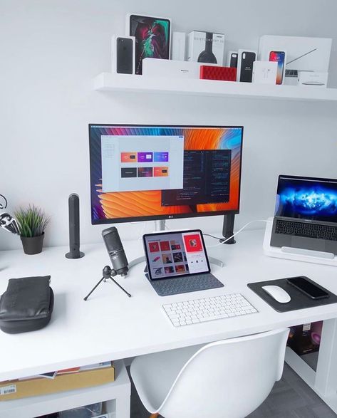 The Dream Setup on Instagram: “What would you use this setup for? 📷: @jens.codes . . . #Deskdecor #deskgoals #desksituation #officeinspo#officeinspiration…” Developer Workspace, Computer Macbook, Dream Setup, Dream Desk, Computer Desk Setup, Home Studio Setup, Work Office Decor, Best Office Chair, Desktop Setup