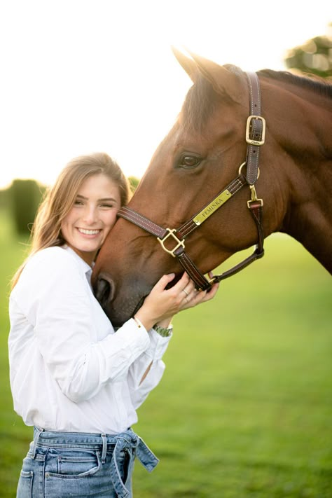 Equestrian Photoshoot, Equine Photography Poses, Horse Photoshoot Ideas, Horse Senior Pictures, Horses Galloping, Grooming Horse, Horse Trails, Horse Nutrition, Horse Photography Poses