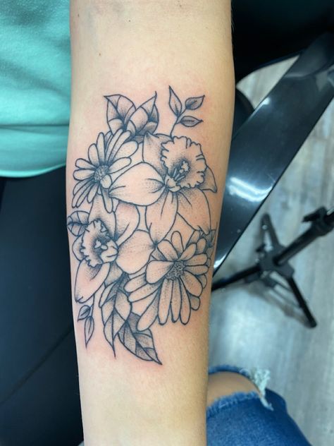 Daisy And Daffodil Flower Tattoos, Daffodil And Daisy Tattoo, Daisies Tattoo, Daffodil Flower Tattoos, Aster Tattoo, Forget Me Not Tattoo, Tattoos Flowers, Daisy Flower Tattoos, Daffodil Tattoo