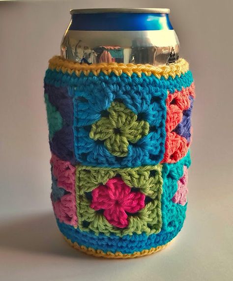 Crochet Can Coozie Pattern Free, Koozie Pattern, Crochet Koozie, Crochet Pot Holders Free Pattern, Hippie Crochet, Cozy Crochet Patterns, Crochet Cozy, Crochet Towel, Stubby Holder