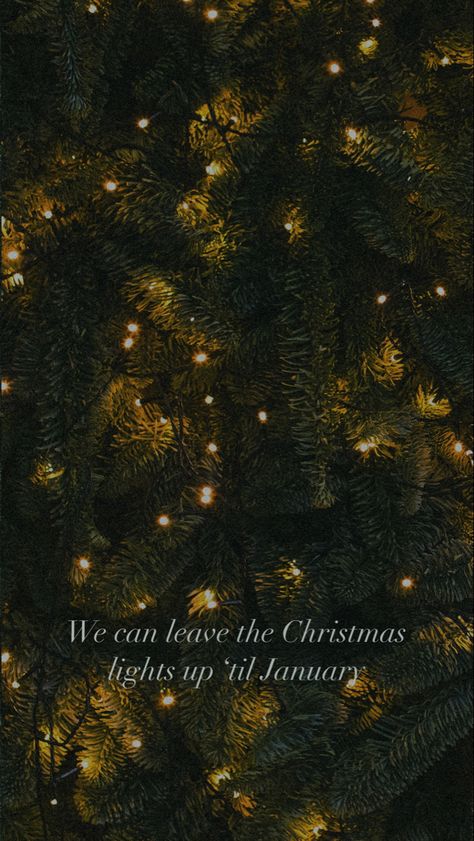 Taylor Swift Christmas Homescreen, We Can Leave The Christmas Lights Up, Merry Swiftmas Wallpaper, Classic Christmas Aesthetic Wallpaper, Swiftie Christmas Wallpaper, Taylor Swift December Wallpaper, Taylor Swift Christmas Desktop Wallpaper, Winter Taylor Swift Aesthetic, Taylor Swift Holiday Wallpaper