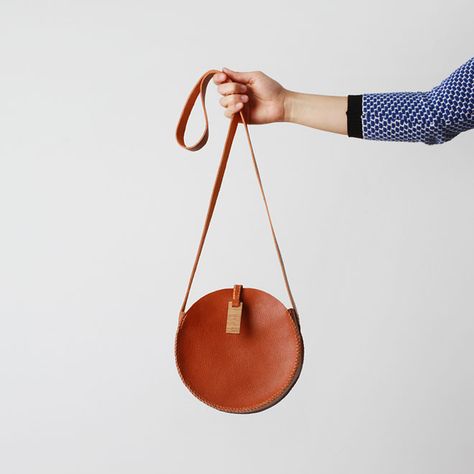 Love Dart | Miss Moss Miss Moss, Round Bag, Round Leather, Hand Holding, Leather Diy, Arm Candy, Leather Goods, Leather Accessories, Dart