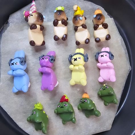 Phone hippers comming soon! 🥰 #art #artist #delusionalartist #kawaii #kawaiicute #kawaiifrog #kawaiiart #kawaiiartist #frog #clay #clayart #clayartist #claycharms #clayvideos #claytutorials #tutorial #youtube #subscribe #etsy #etsyseller #cute #sculpy #sculpypremo ##sculpysponsorme #like #follow #polymerclay #polymerclayart #polymerclayvideos #sculptwithme Clay Hippers Phone, Hippers Phone, Frog Clay, Instagram Phone, 3d Paintings, Clay Idea, Clay Videos, 3d Painting, Diy Clay Crafts