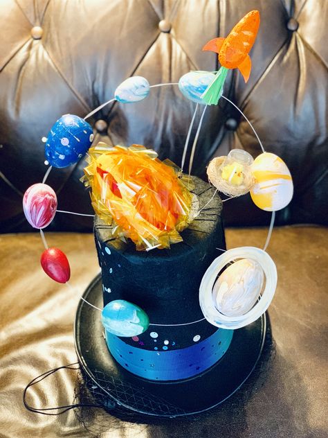 Science Hat Parade Ideas, Space Easter Bonnet, Solar System Hats For Kids, Solar System Hat, Easter Egg Competition Ideas, Galaxy Hat, Easter Hat Parade, Space Hat, Crazy Hat