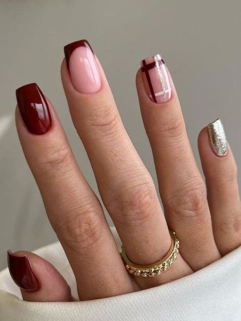 Styl Emo, Burgundy Nail Designs, Wine Nails, Simple Fall Nails, Maroon Nails, Gold Nail Designs, Fall Gel Nails, Plaid Nails, Christmas Gel Nails