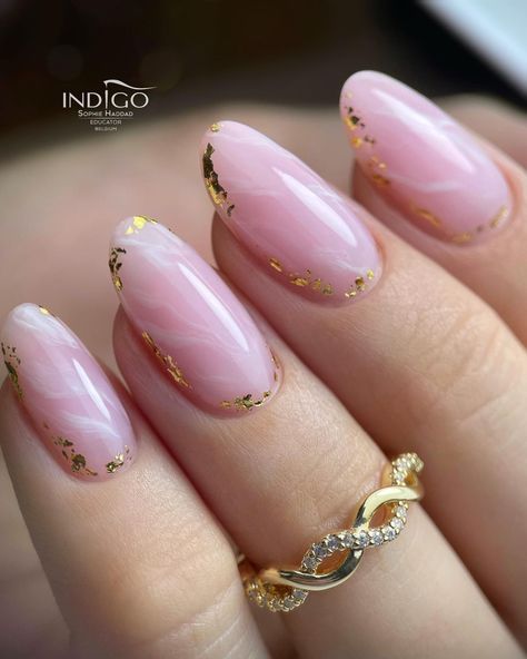 50 Elegant Wedding Nails Perfect For Your Big Day Beach Wedding Nails, Elegant Wedding Nails, Simple Wedding Nails, Bridal Manicure, Natural Looking Nails, Bridal Nails Designs, Stunning Wedding Photos, Nails For Bride, Stunning Nails